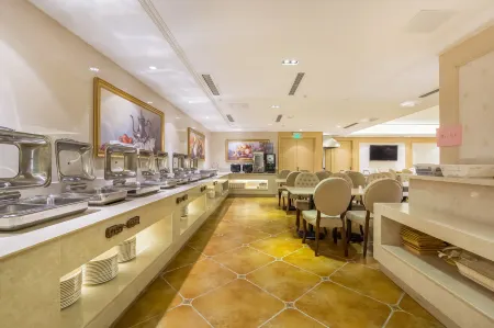 Vienna International Hotel (Nanjing Zhushan Road Metro Station) Отели рядом с достопримечательностью «Communication University of China, Nanjing»