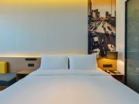 上海浦东机场川沙亚朵轻居酒店 - 轻享大床房