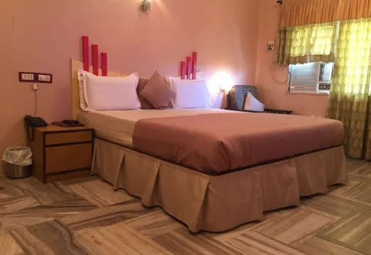 Hotel Woodlands, Vapi - 2026 Prices & Reviews | Trip.com