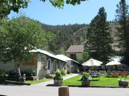 Lake Front Cabins Отели рядом с достопримечательностью «Pine Cliff Resort at OH Ridge»