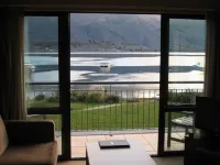 The Moorings Motel and Apartments - Mountain view