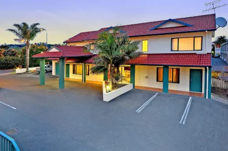 Academy at Botany Motor Inn Отели рядом с достопримечательностью «Колледж Маклинс»