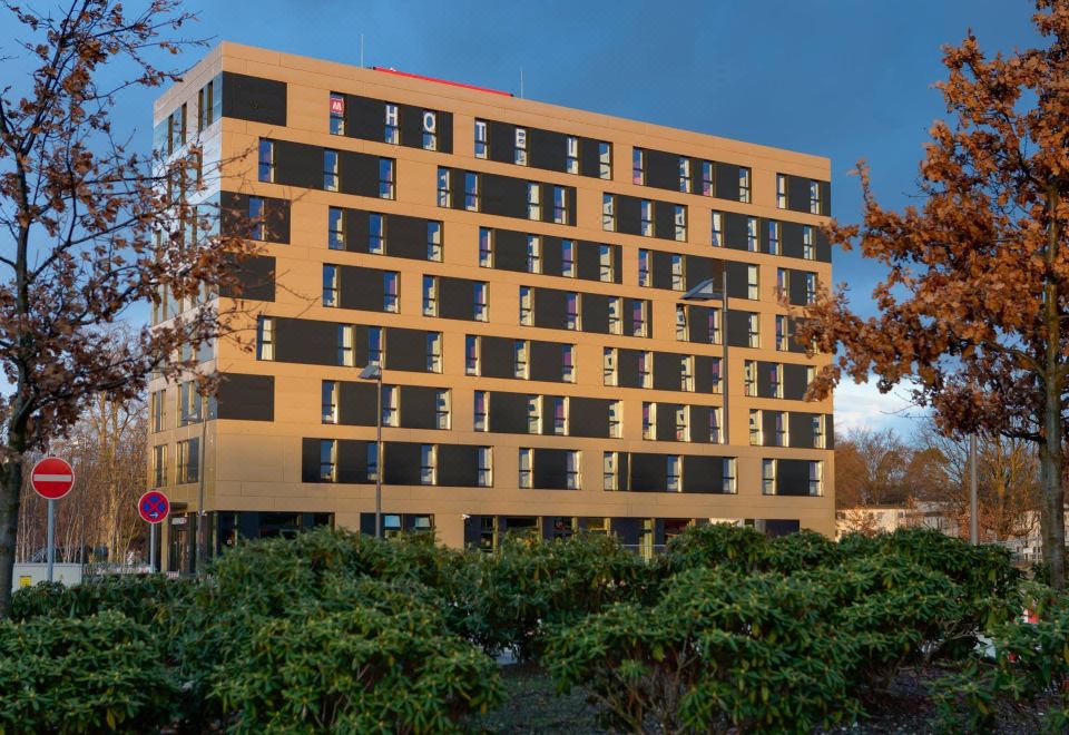 MEININGER Hotel Frankfurt/Main Messe Over view