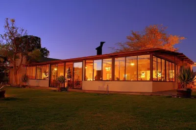 Solitaire Roadhouse Hotel di 