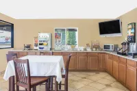 Super 8 by Wyndham Sheboygan WI Hotel di Sheboygan Falls