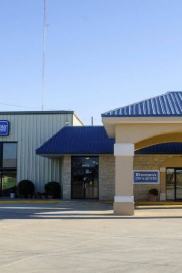 Hotel Dengan Bar Di Emporia Tripcom