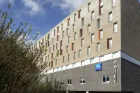 Ibis Budget Brugge Centrum Station โรงแรมใกล้Square and Statue of Simon Stevin