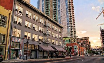 Lucky d's Youth and Traveler's Hostel
