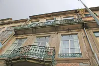 Lunar Guest House Hotels near Luís I Bridge