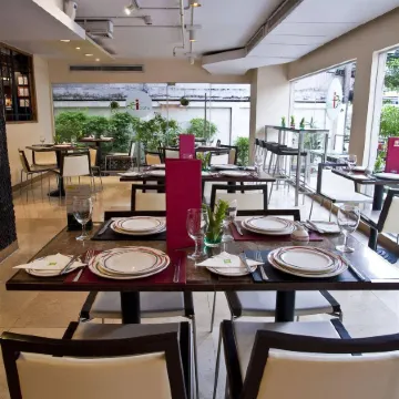 Seasons Siam Hotel Отели рядом с достопримечательностью «Станция надземного метро Victory Monument»