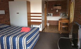 Kardinia Park Motel