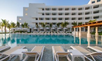 Izla Beach Front Hotel