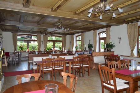 Hotel Bavaria Отели рядом с достопримечательностью «Badepark Inzell»