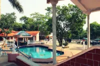 The Byke Heritage Resort - Matheran - Pools