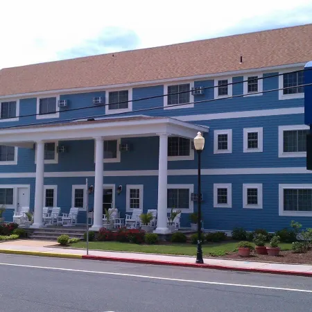 Commander Beach House Hotel