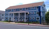 Commander Beach House Hotel