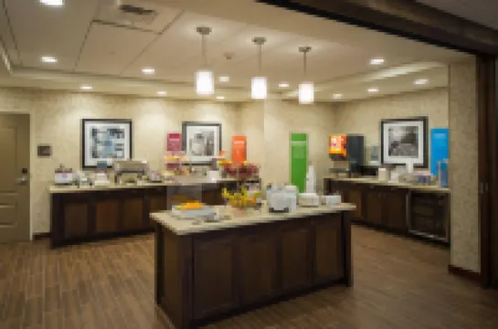 Hampton Inn & Suites Manchester