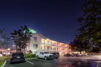 HomeTowne Studios Orlando - UCF Area