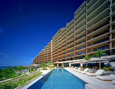 Kafuu Resort Fuchaku Condo Hotel Отели рядом с достопримечательностью «National Institute of Information and Communications Technology Okinawa Electromagnetic Wave Technol»