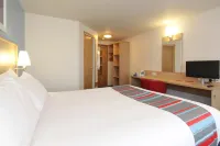 Travelodge Shrewsbury Battlefield - parking