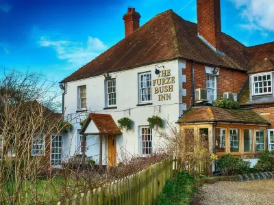 The Furze Bush Inn Hotels in Кинтбери