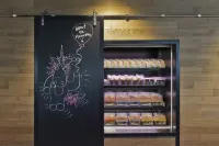 Moxy Frankfurt City Center - breakfast