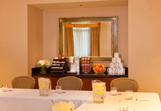 레지던스 인 바이 메리어트 보스턴 하버 온 튜더 와프