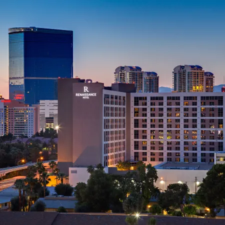 Renaissance Las Vegas Hotel Отели рядом с достопримечательностью «Вулкан отеля Mirage»
