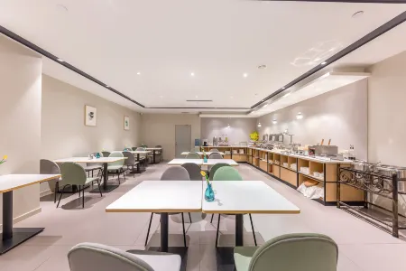 Homeinn Selected Hotel (Jinan Quancheng Road Daminghu) Отели рядом с достопримечательностью «Pearl Spring»