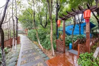 Guizu Buluo Senlinjia Hostel Hotel dekat Ninety-nine and a half rooms in Yangliu Village