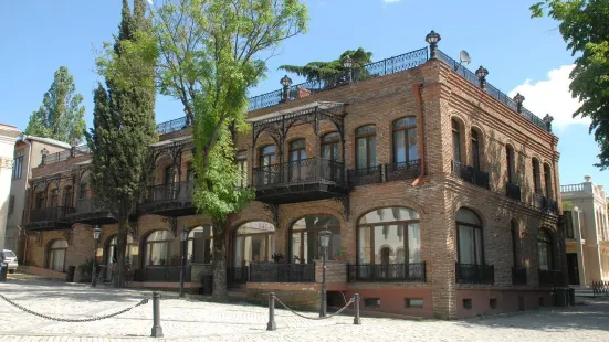 Hotel Pirosmani