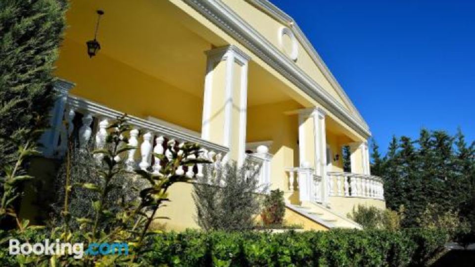 Pandis Palace