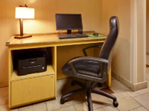 普拉茨堡拉昆塔温德姆套房酒店 克林頓縣酒店