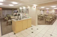 沃威克普羅維登斯機場拉昆塔溫德姆套房飯店