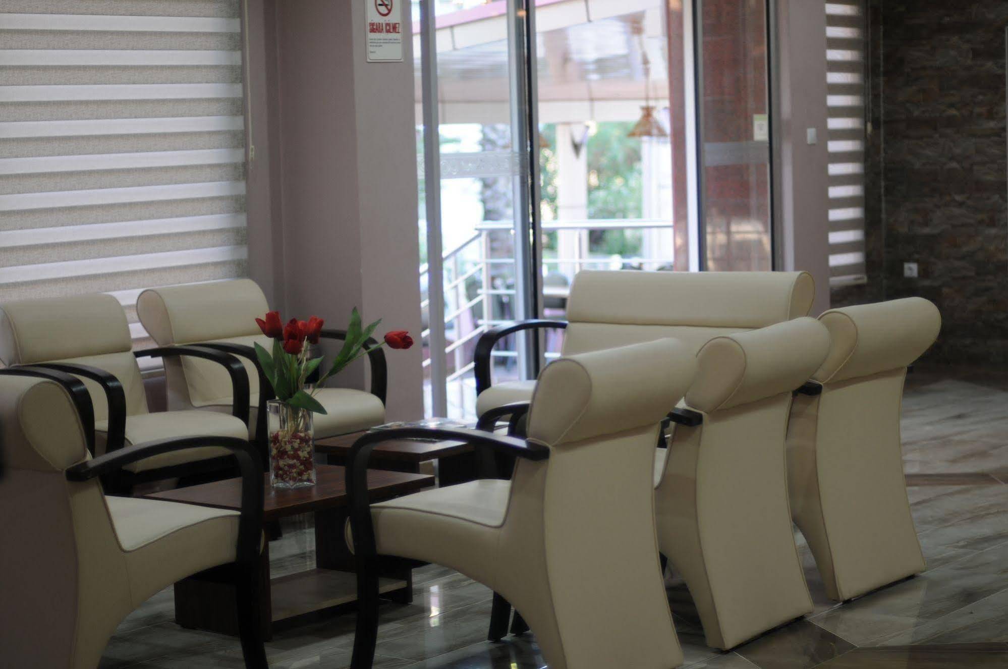 Rosy Hotel