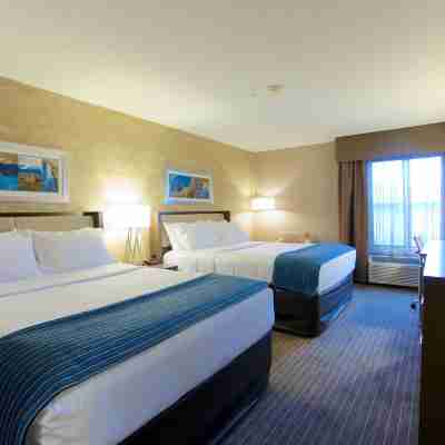 Holiday Inn Express Fargo-West Acres Rooms