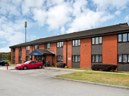 Travelodge Wrexham Hotel Отели рядом с достопримечательностью «The Community Church Wrexham»