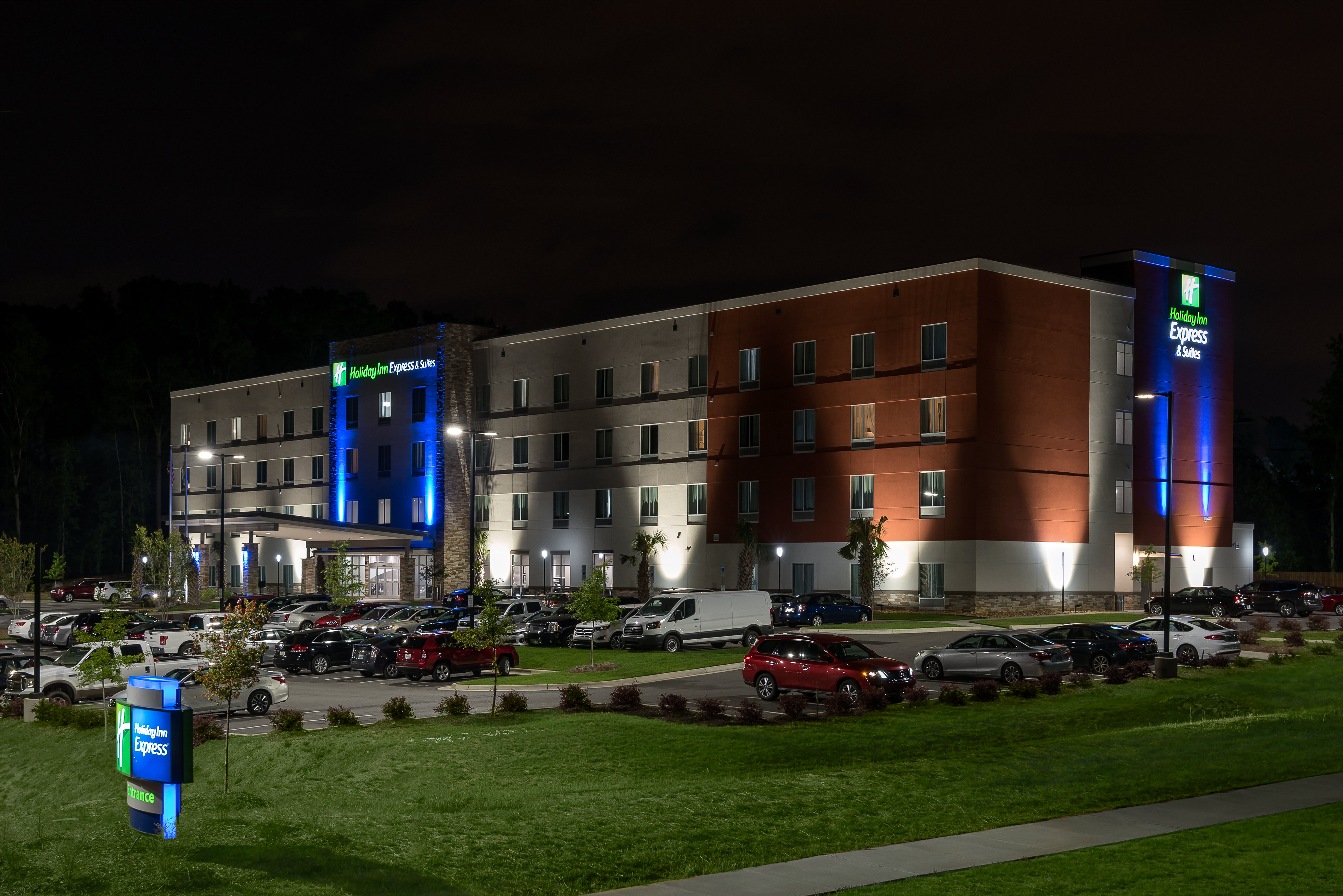 Holiday Inn Express & Suites - Charlotte Airport, an Ihg Hotel