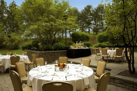 Toronto Airport Marriott Hotel Отели рядом с достопримечательностью «BAPS Shri Swaminarayan Mandir»