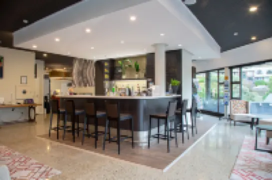 هوليداي إن كوينستاون فرانكتون رود باي آيتش جي