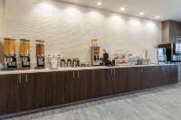 La Quinta Inn & Suites by Wyndham Wichita Airport - breakfast