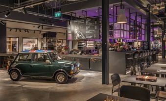 Moxy London Heathrow Airport