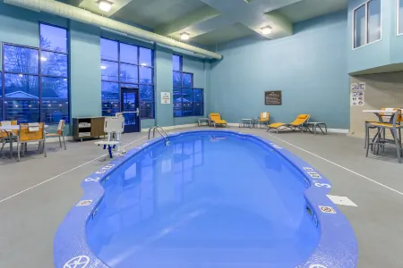 Holiday Inn Express & Suites Scottsburg