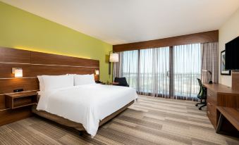 Holiday Inn Express & Suites Santa Ana - Orange County, an IHG Hotel