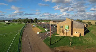 Holiday Inn Huntingdon - Racecourse فنادق في Sawtry