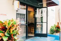 Waikiki Beachside Hostel Hotel a 