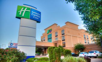 Holiday Inn Express & Suites Tyler South