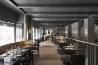 At Six - breakfast