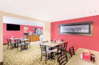 Super 8 by Wyndham Kearney Hotels in Kearney