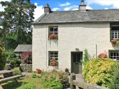Nook Cottage Hotels near Castle Crag